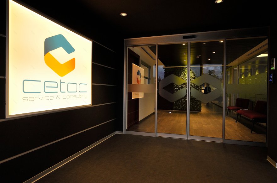 CETOC 办公室 · 绿色与红色的活力空间-1