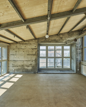 瑞士 Basel 煤仓变身多彩光伏发电建筑