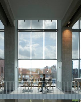 POLO Architects 打造 Telenet 总部办公建筑，融入城市环境