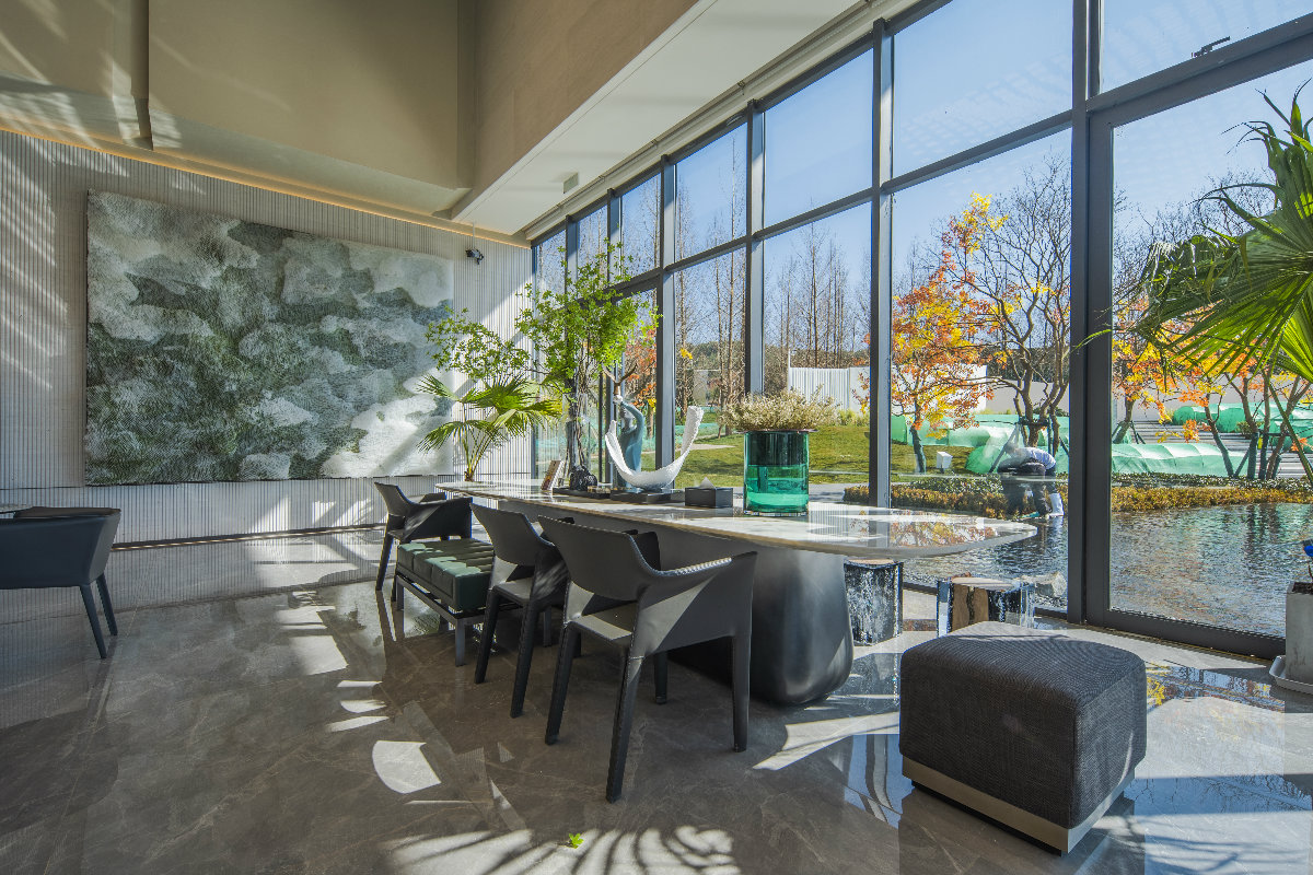 一座向山的岛-1