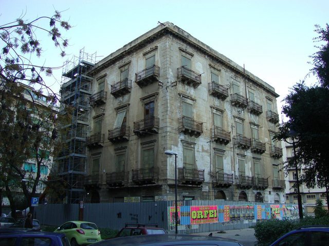 历史与现代交融的“第十三受害者广场”建筑改造-40