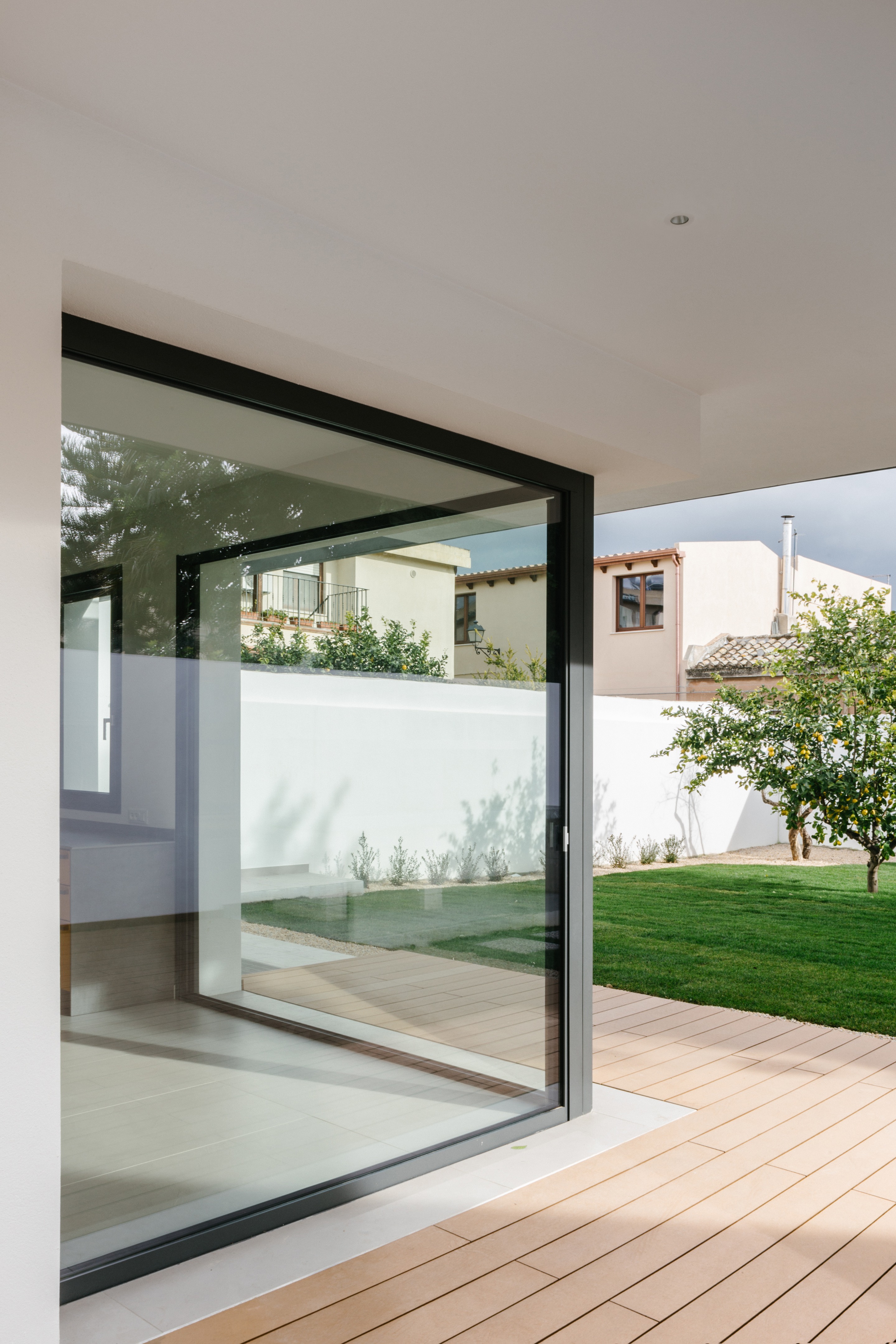 三层楼的灵活布局与光影调控-22