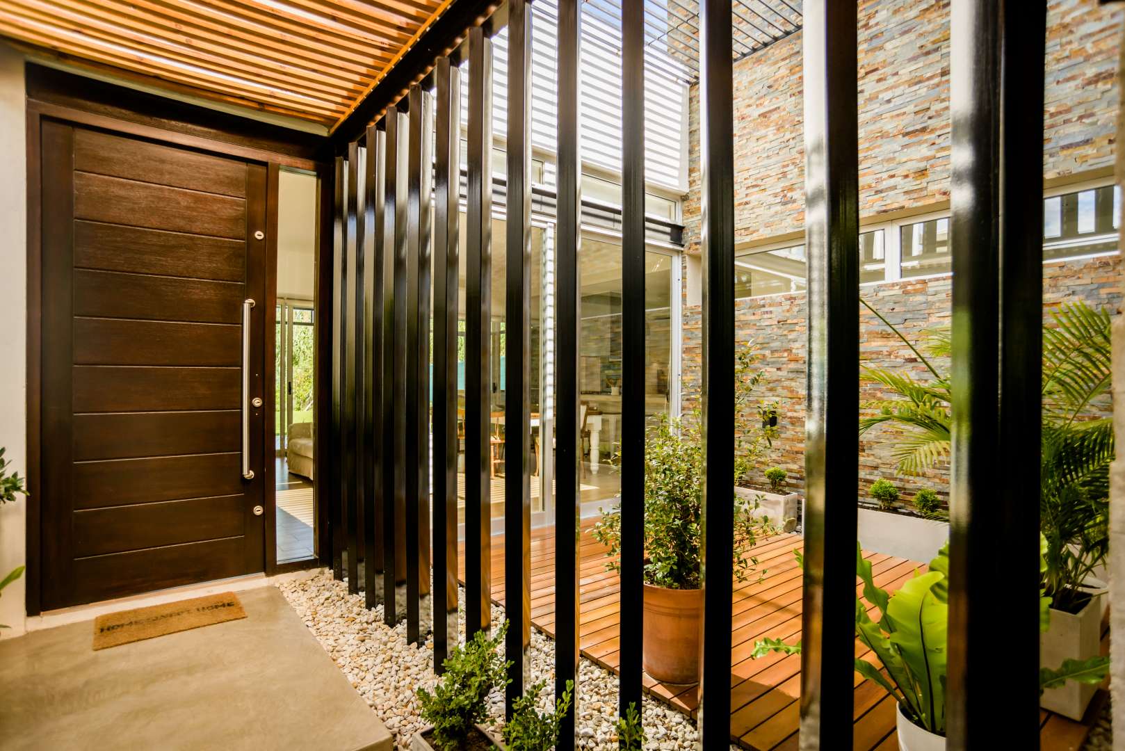 简约之居，功能齐全的家庭聚会空间-4