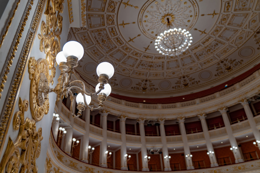 重塑辉煌,Rimini 剧院华美灯光重生-3