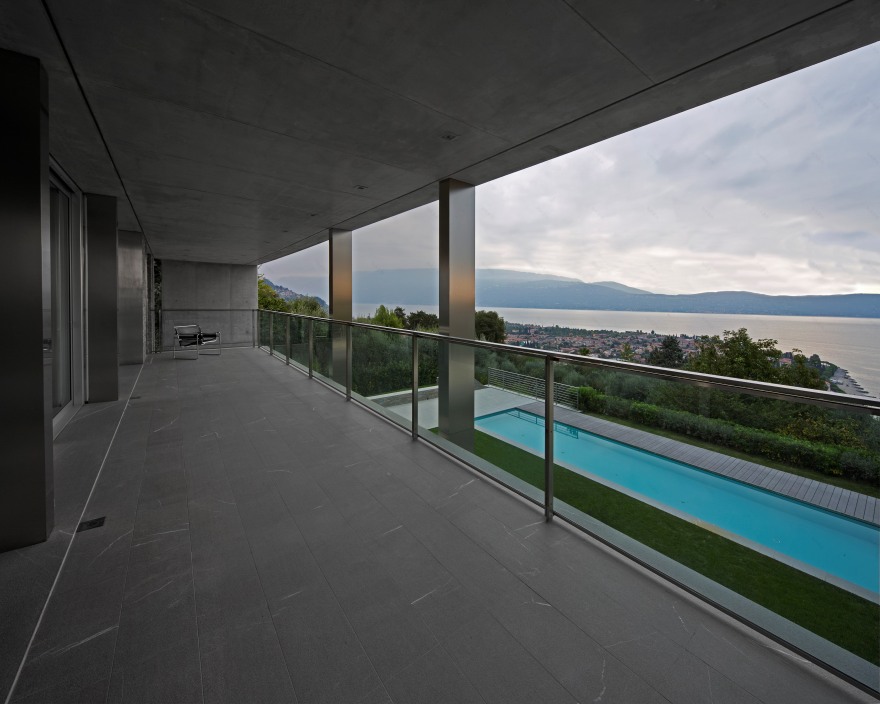 意式湖畔别墅,诠释自然与现代共生设计-17