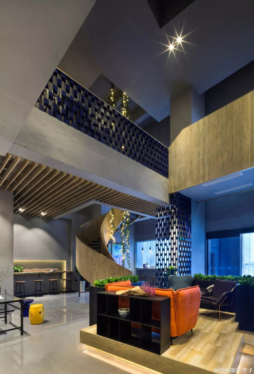 小城个性酒店设计 | 工业混搭风格的温暖与时尚-23