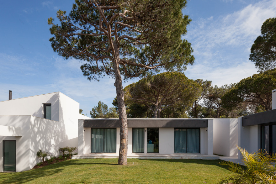 葡萄牙别墅和谐重生,室内外空间完美融合-3