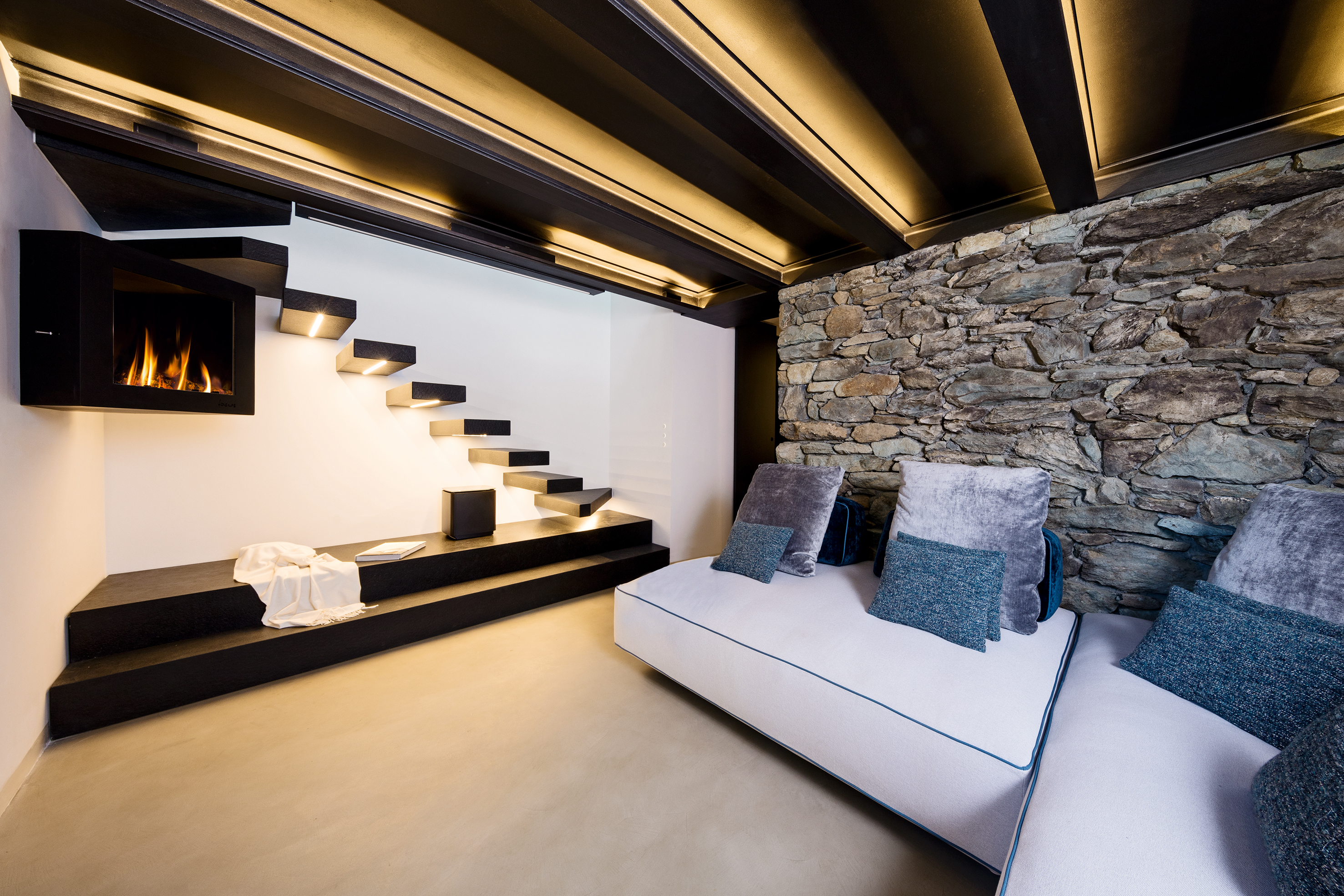 森林中的石头小屋-7