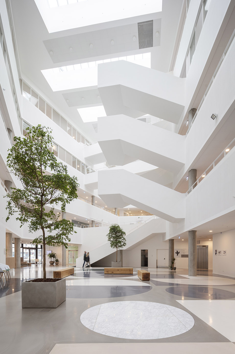 Holstebro健康中心，丹麦/四角星型空间将不同功能囊括及划分于同一体量之中-17