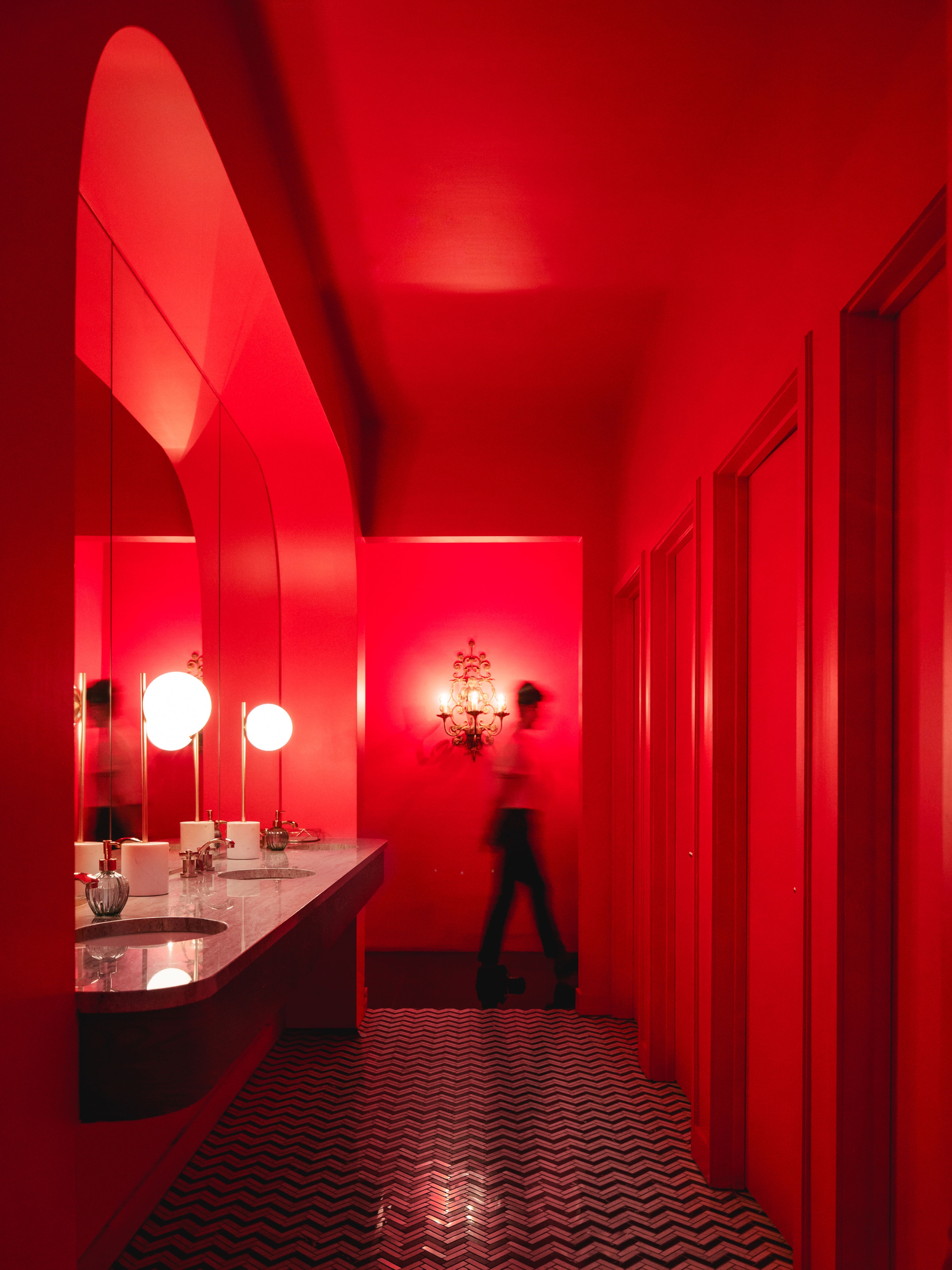 梦回七零年代,重塑蒙特利尔夜生活地标——Vol de Nuit 酒吧设计-5