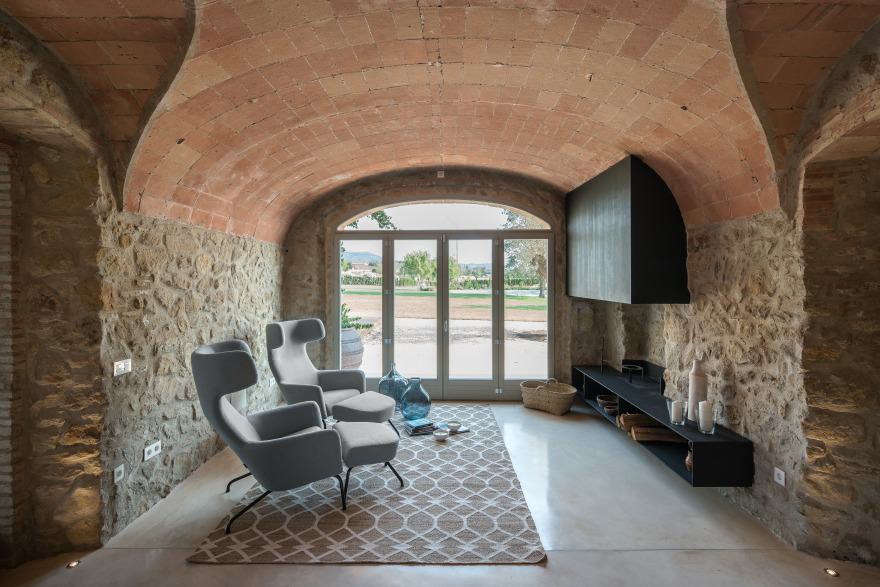 古韵新生 | 西班牙 19 世纪乡村别墅的现代室内设计-7