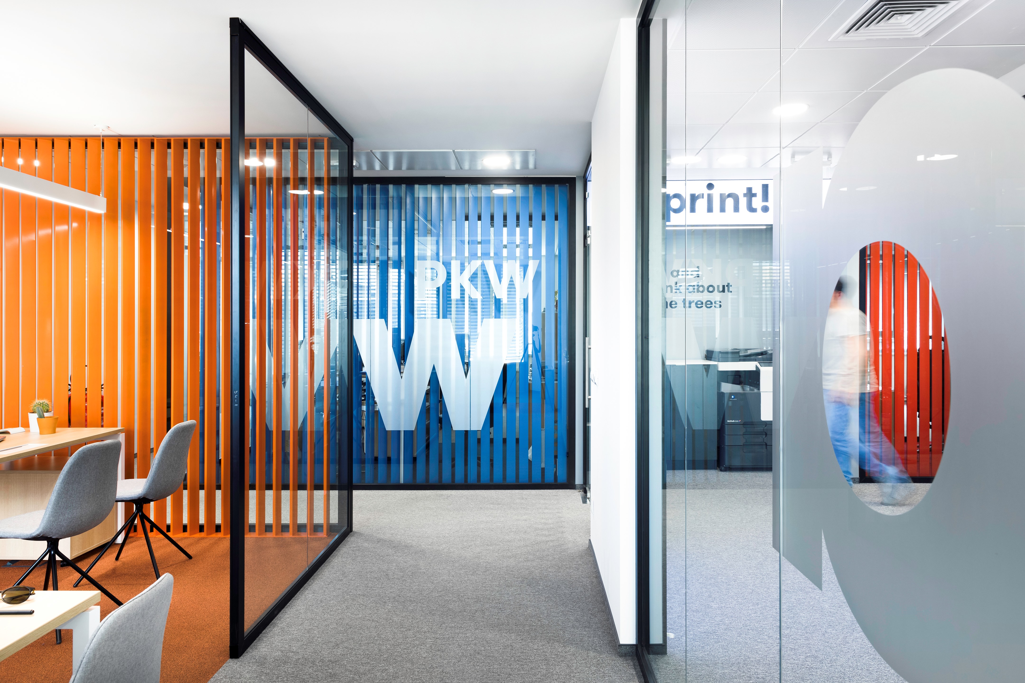 保时捷 Bulgaria 办公室 - 透明环保的现代工作环境-10