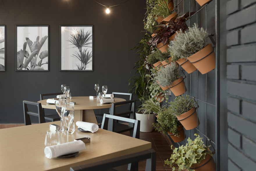 绿意盎然,连接内外的西餐厅设计-0