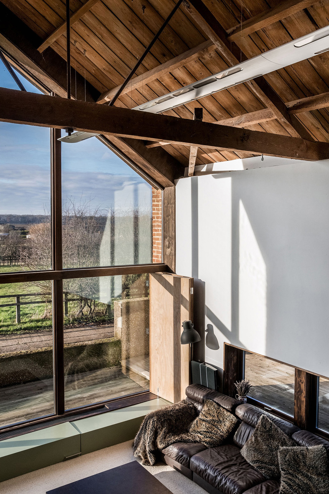 百年粮仓变身为现代别墅-8