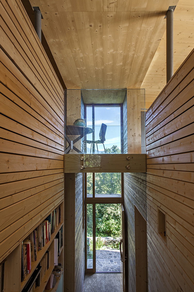 瑞士自然别墅,木质内外营造独特氛围-19