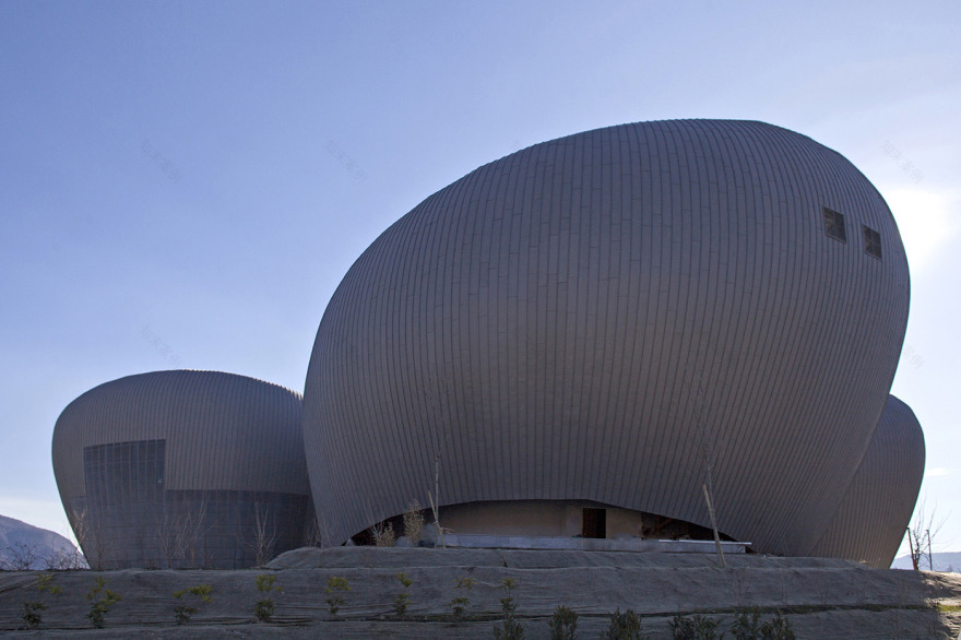 湖光山色中的现代多功能剧院——意大利 Verbania 剧院设计-17