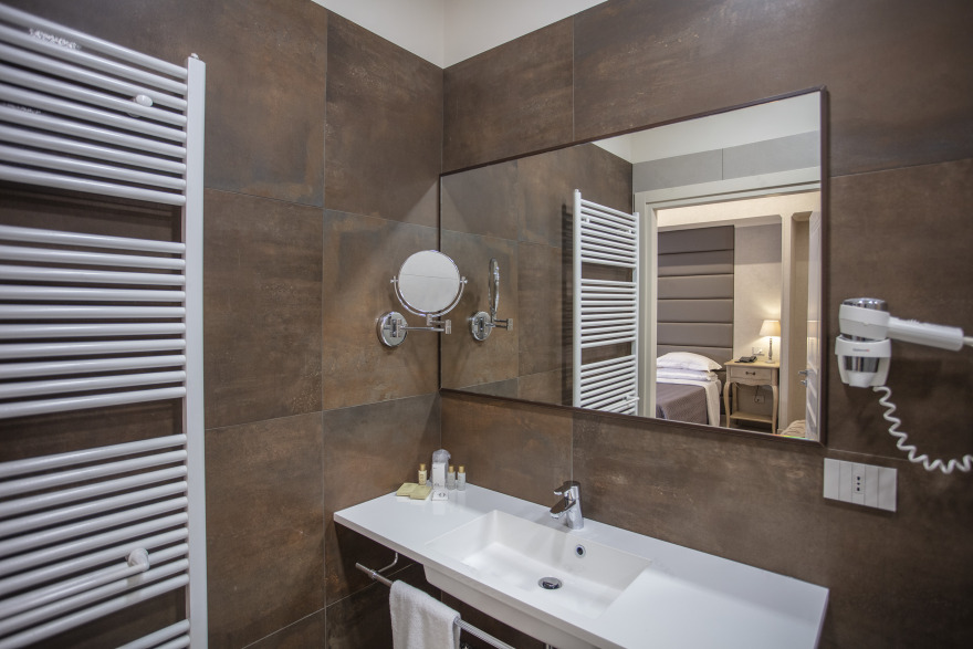 博洛尼亚城市中心,现代与古典交融的 Hotel Cavour 酒店设计-46