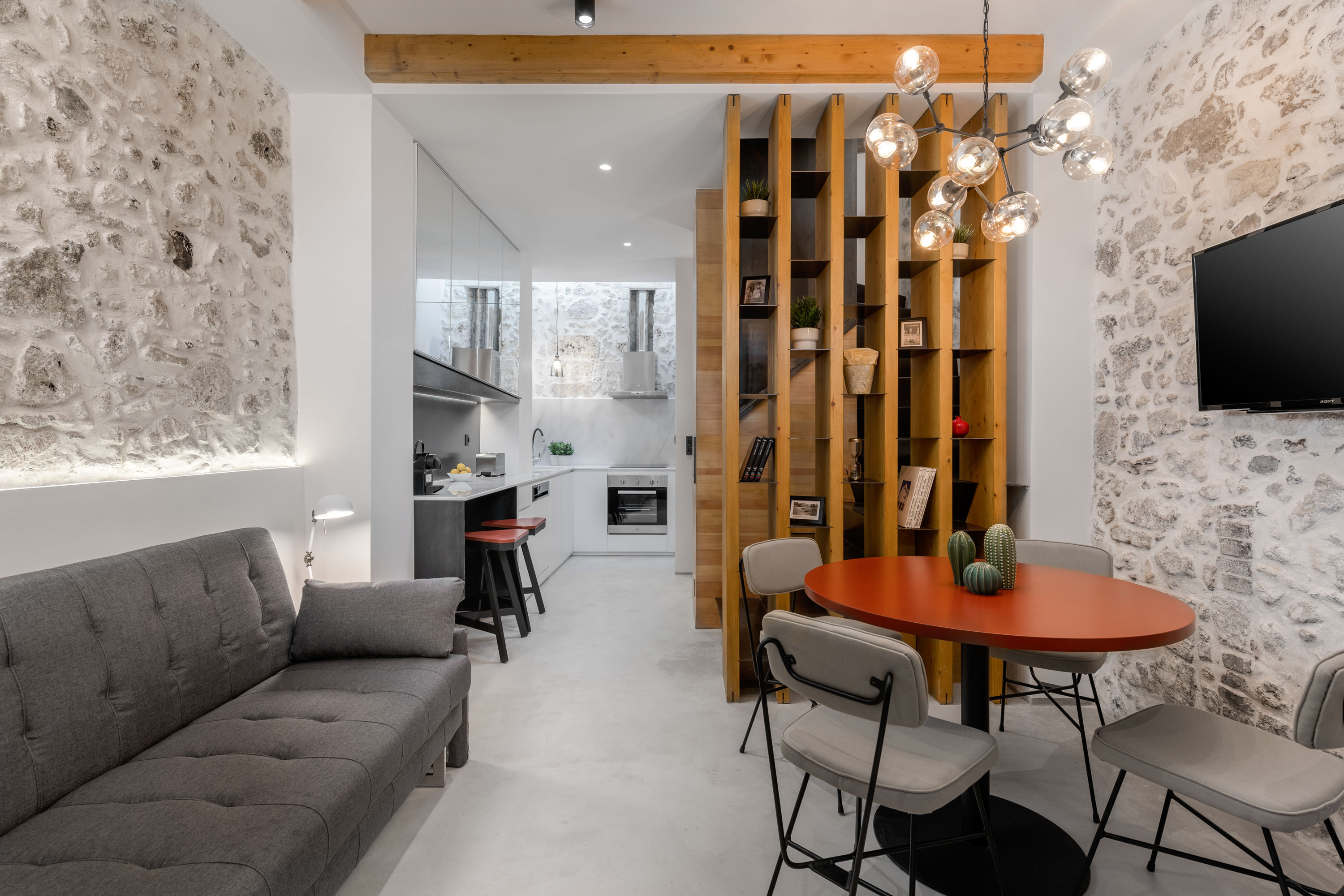 重焕生机的 47 平米公寓 | 历史中心的海景小天堂-0