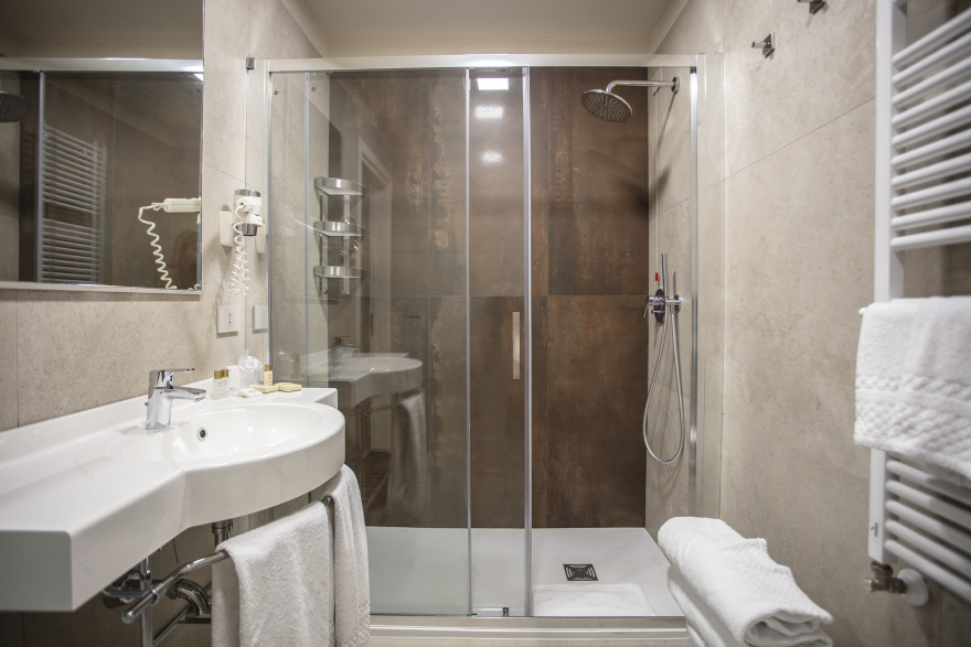 博洛尼亚城市中心,现代与古典交融的 Hotel Cavour 酒店设计-28