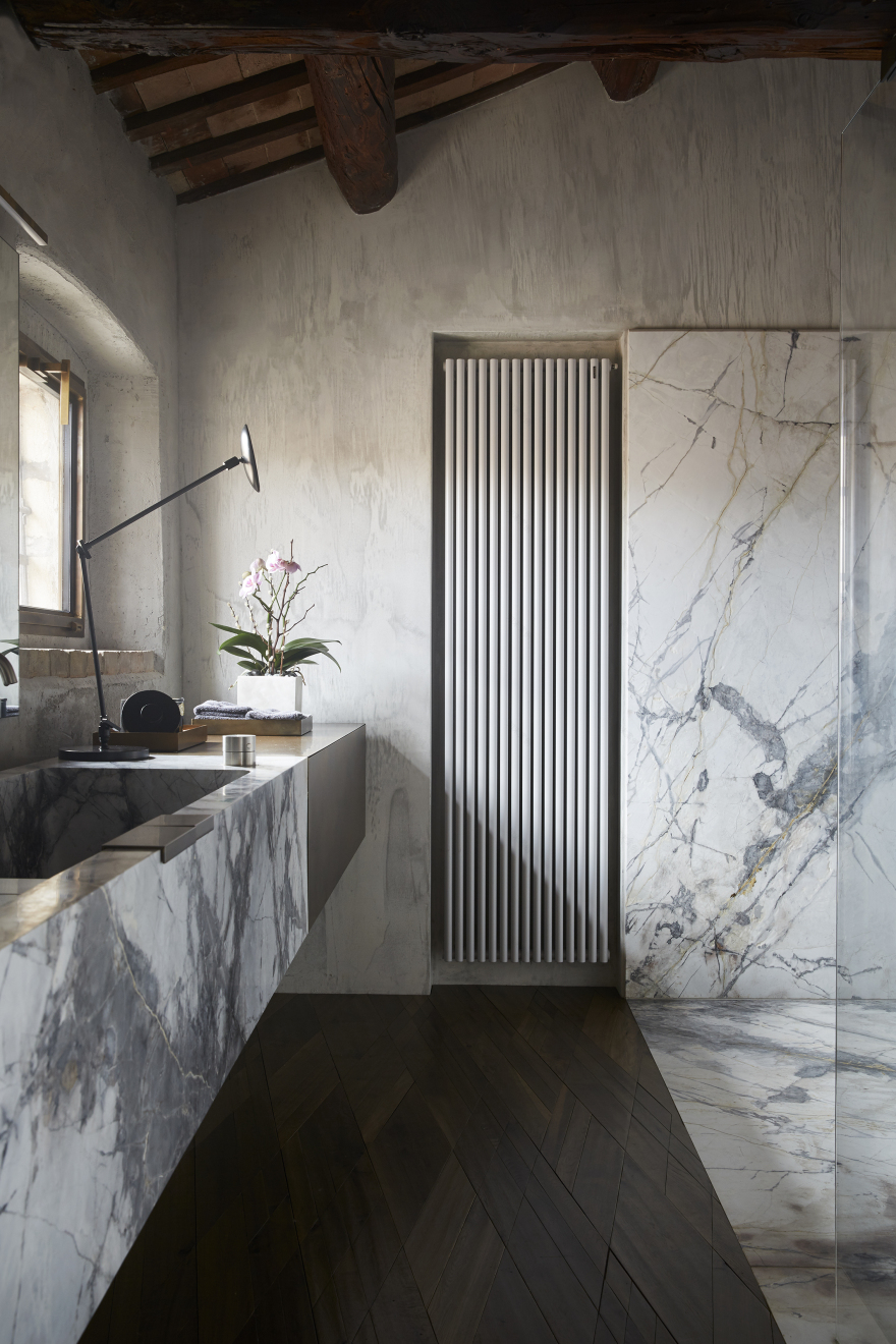 17 世纪粮仓变身的意大利现代家居展场-9