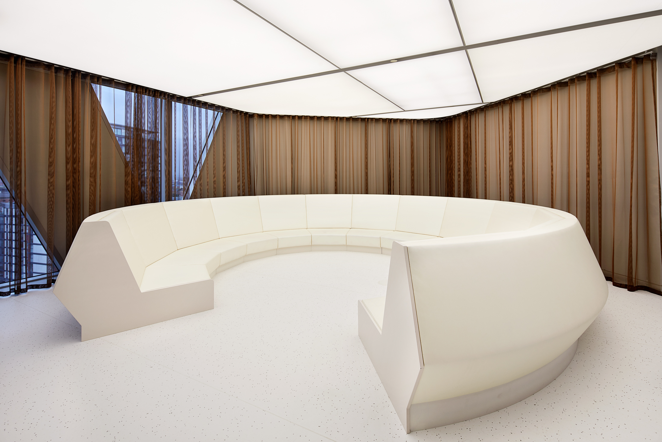 英智媒体城·The Hut Group 办公室设计-4