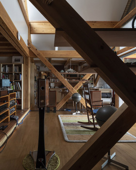 对角线构筑的架空住宅丨日本茨城丨FT Architects