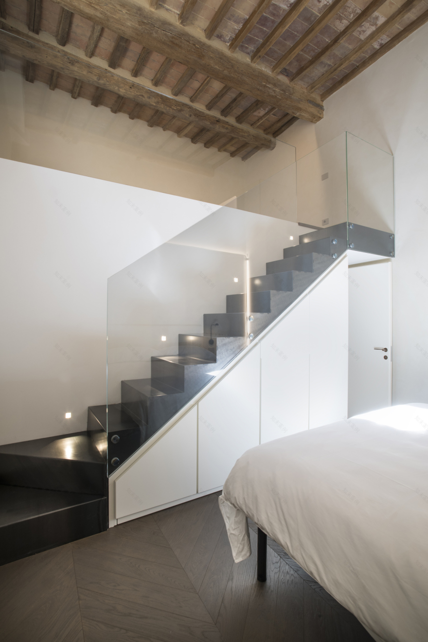 融合历史与现代的意大利古城公寓改造-33