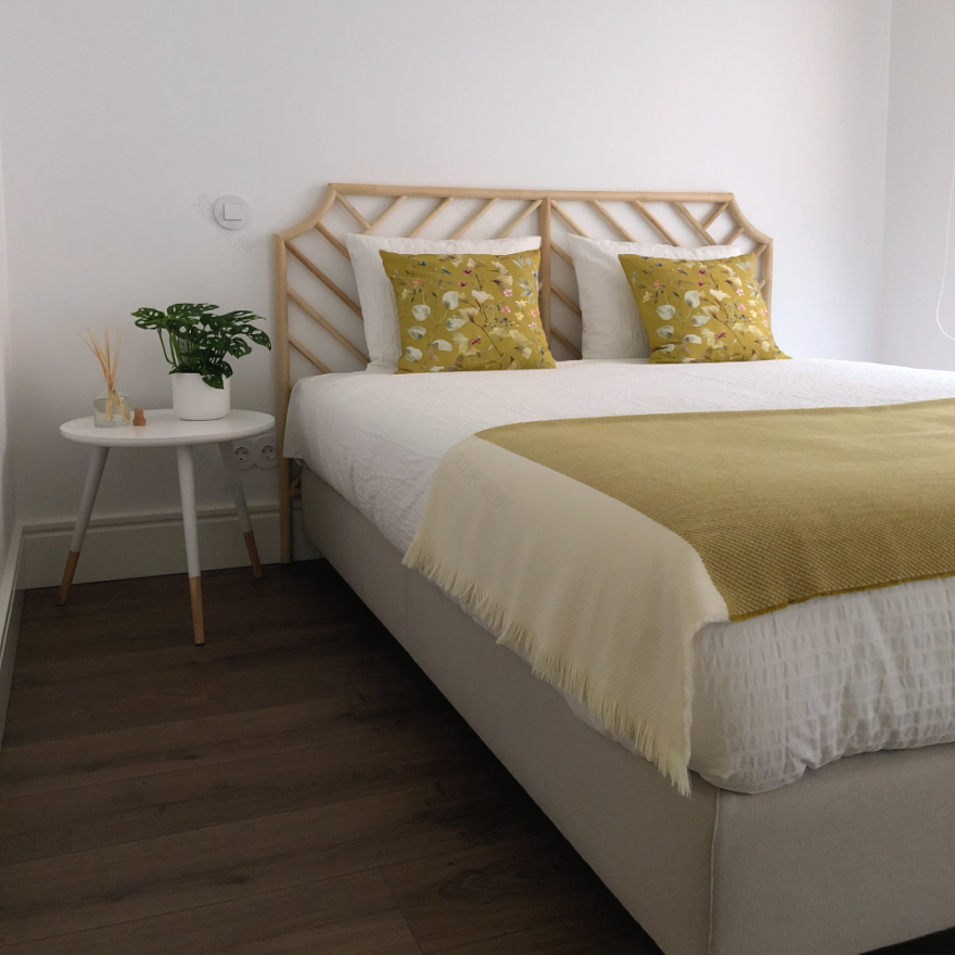 葡萄牙历史中心住宅翻新,木质阶梯成亮点-18