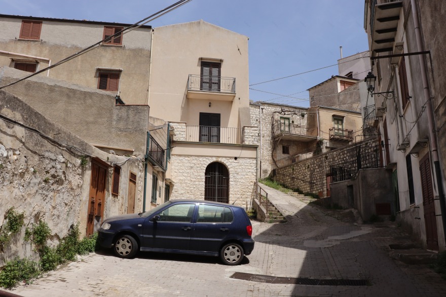 意大利乡村建筑 · 双高空间与钢饰面的和谐共生-0