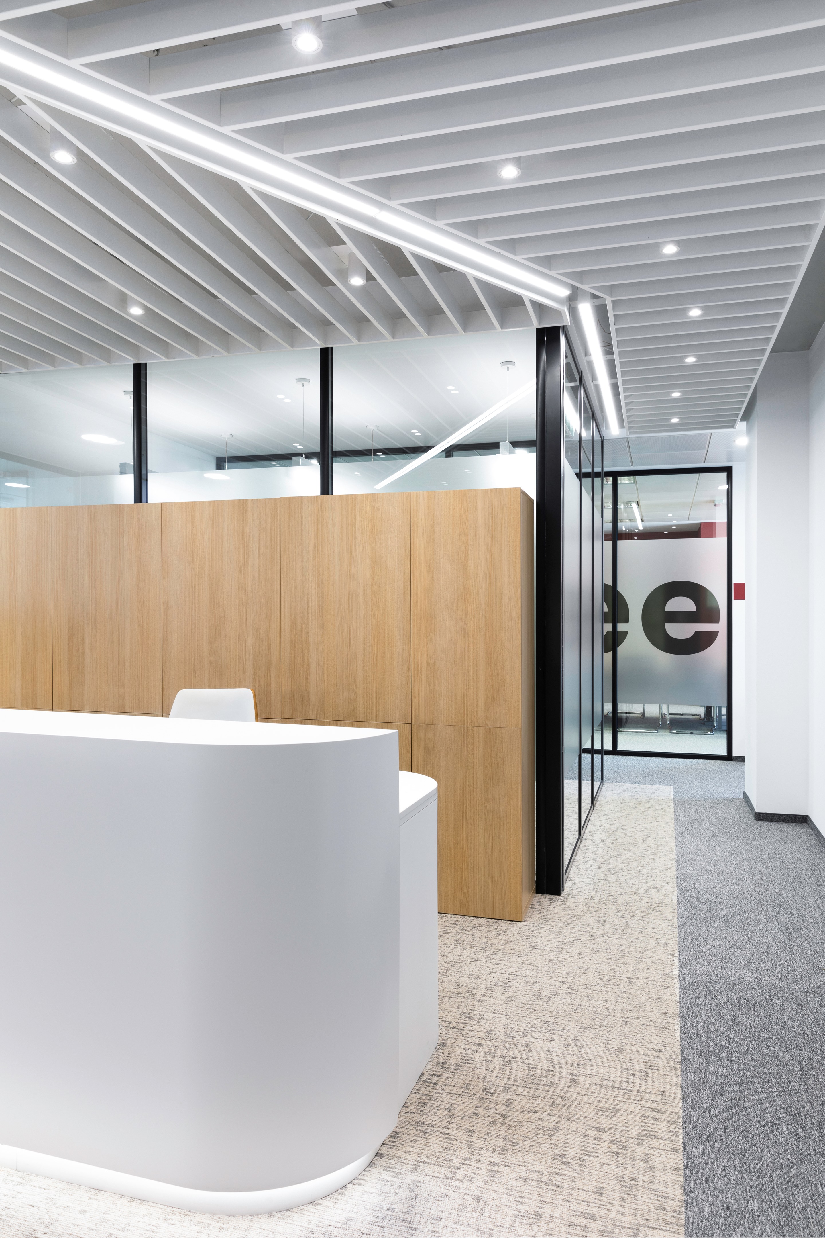 保时捷 Bulgaria 办公室 - 透明环保的现代工作环境-14