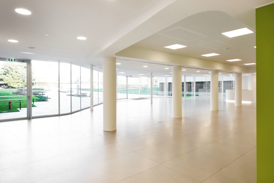 绿色立方体办公建筑 · 旧建筑的新生-7