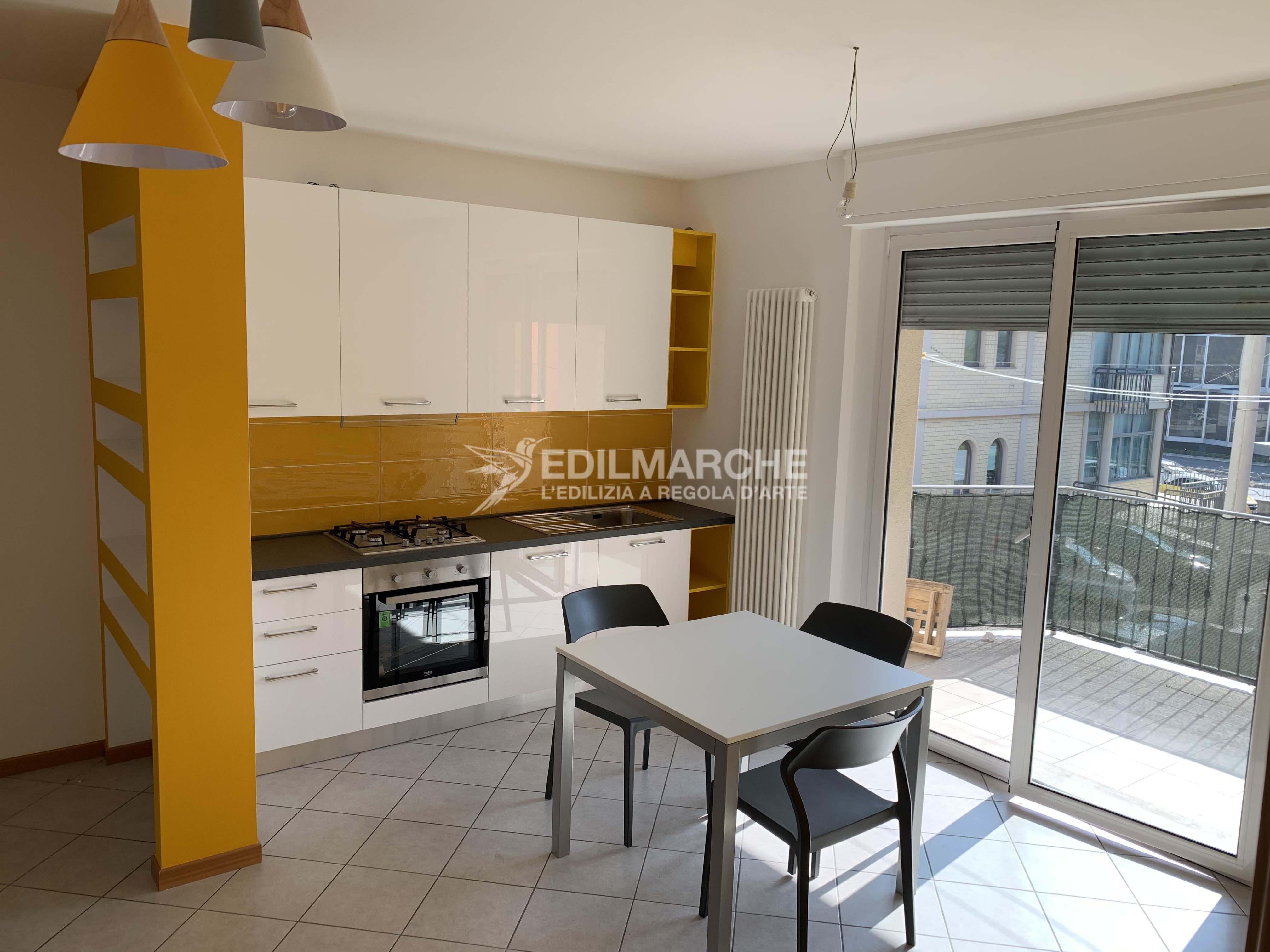 活力色彩的 70 平米公寓翻新设计-0