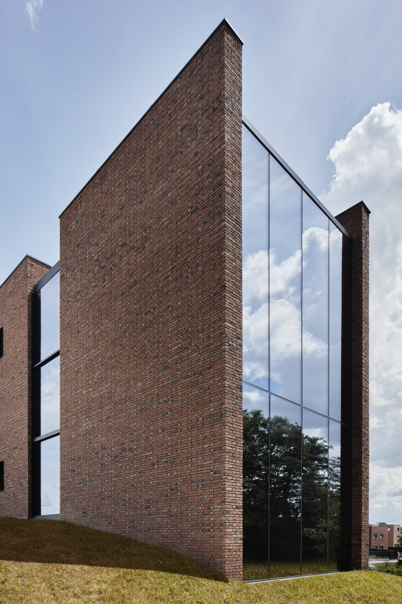 比利时 Tienen 的圆形砖房 | 40 厘米厚 15 米高的夯土墙-47