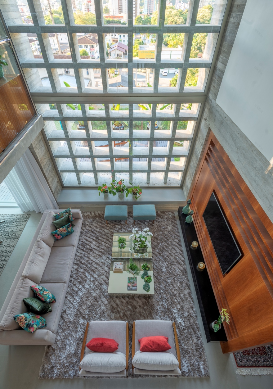 倾斜地块上的现代住宅 | 巴西 Jaraguá do Sul 的 ZB 之家-34