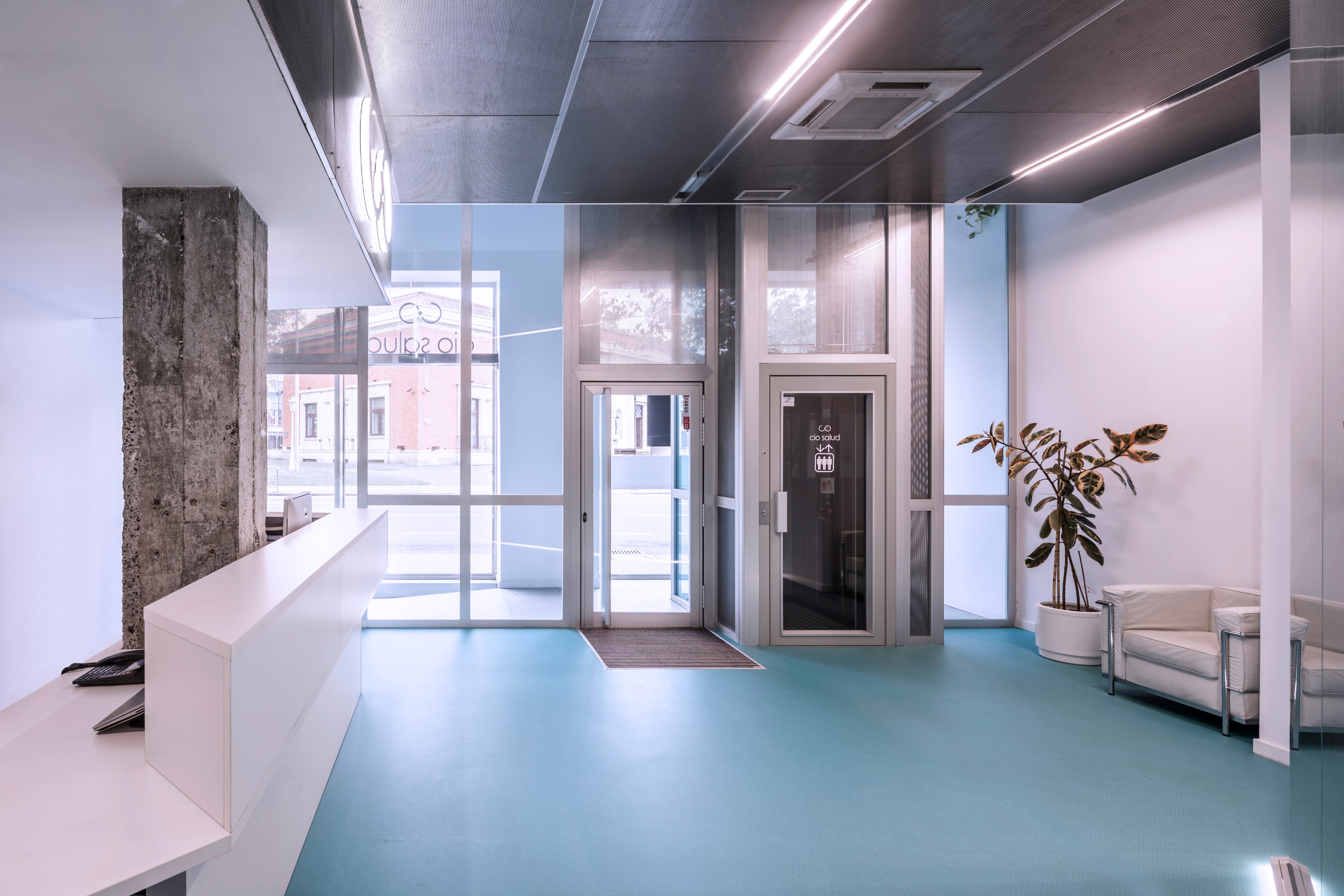 双层空间的巧妙融合 · CIO Salud Facilities-5