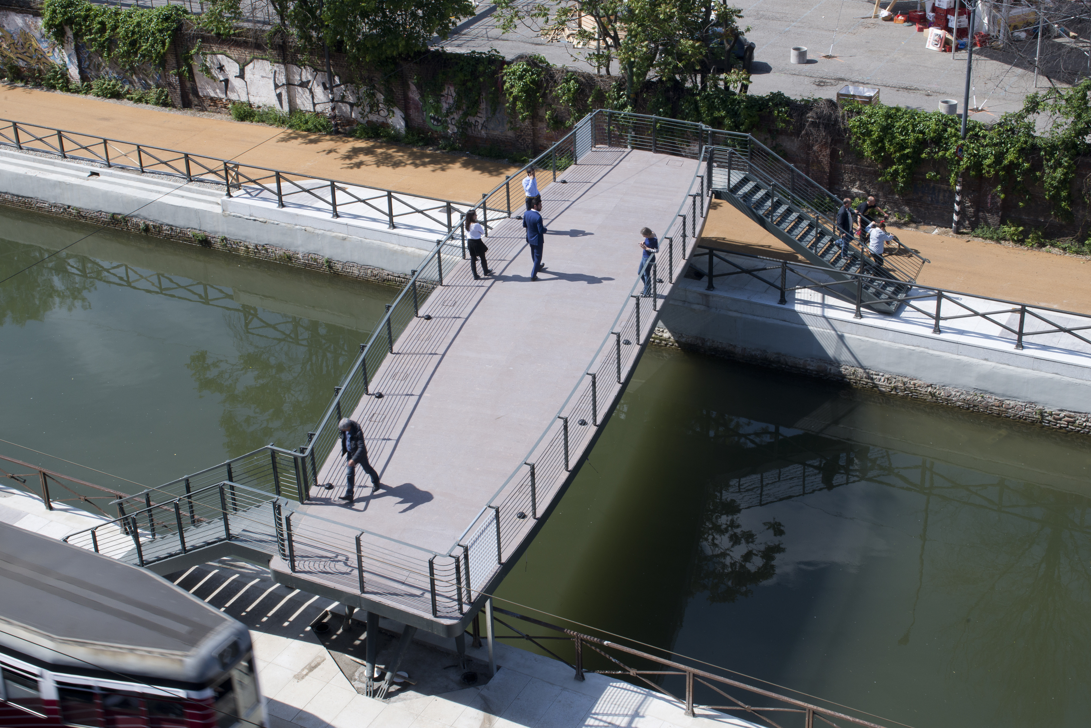 自然轻盈的 Naviglio Grande 人行天桥设计-5