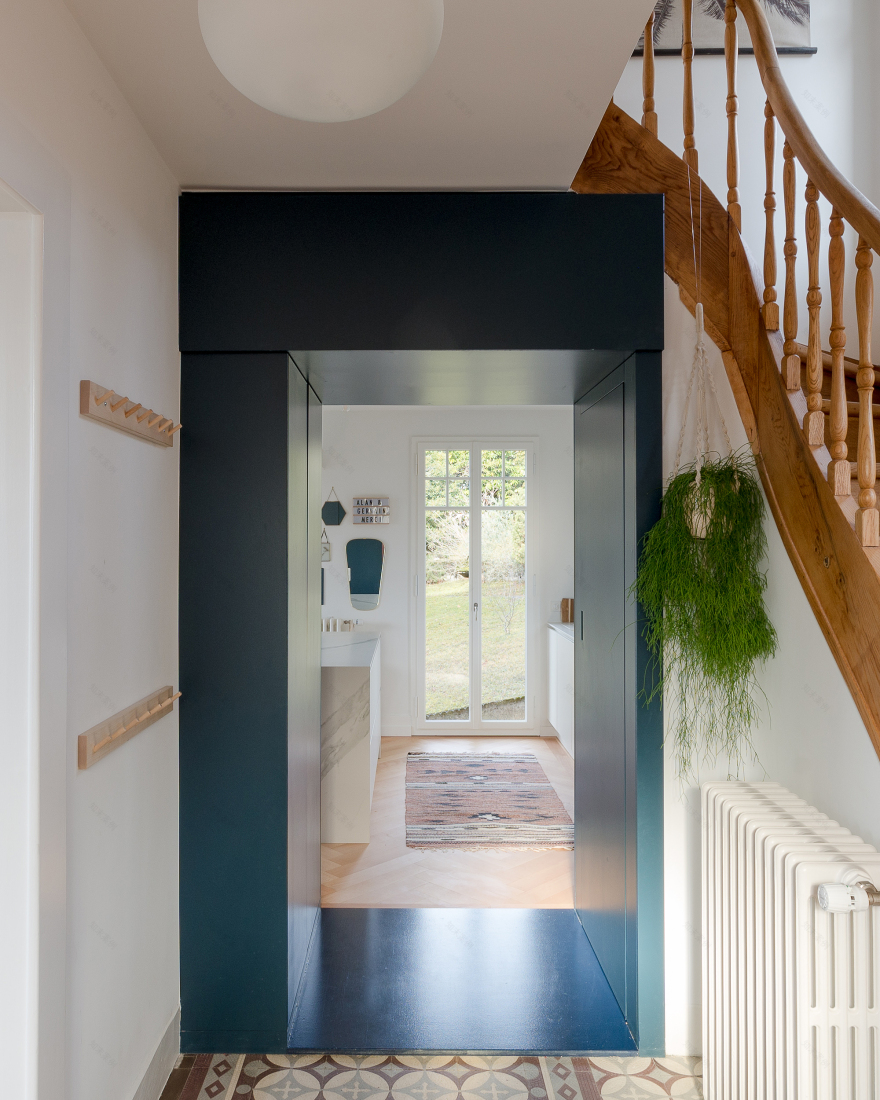 Bureau Brisson Architectes 打造独特别墅,领略湖畔美景-6