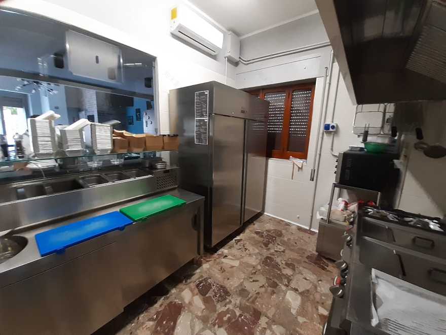 在地中海风情的街头鱼市,遇见意式美食-8