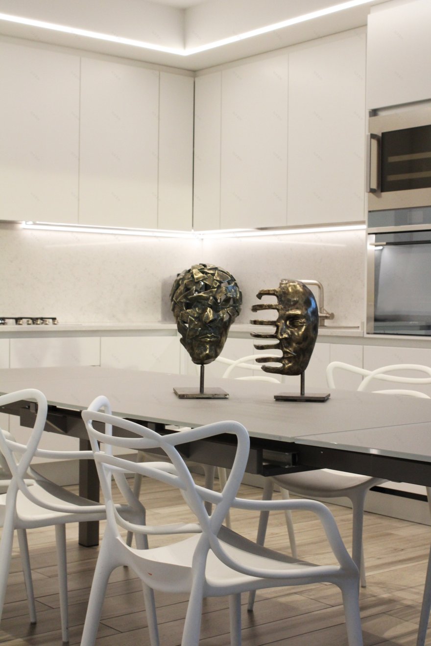 80 年代别墅翻新,白色光影演绎现代生活-0