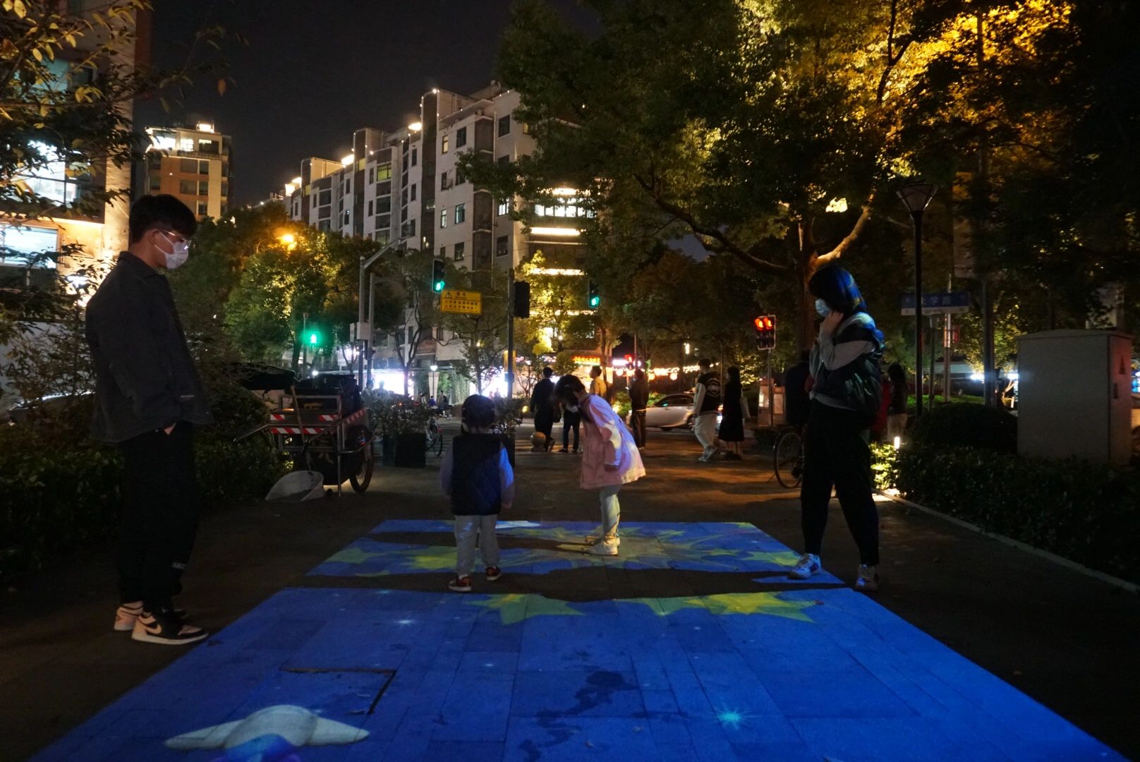 大学路街头公园互动投影灯设计-3